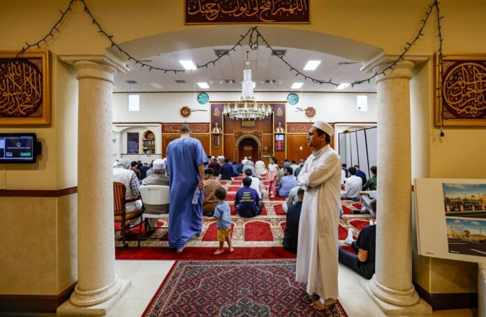 South Florida Muslim community invites all to tour mosques, share meals